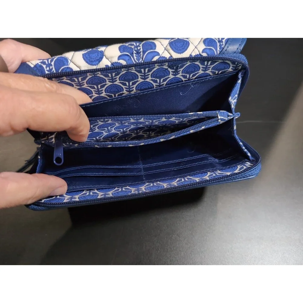 VERA BRADLEY COBALT BLUE TILES WRISTLET WALLET TRIFOLD ID SLOTS CARD CASH - Picture 10 of 16